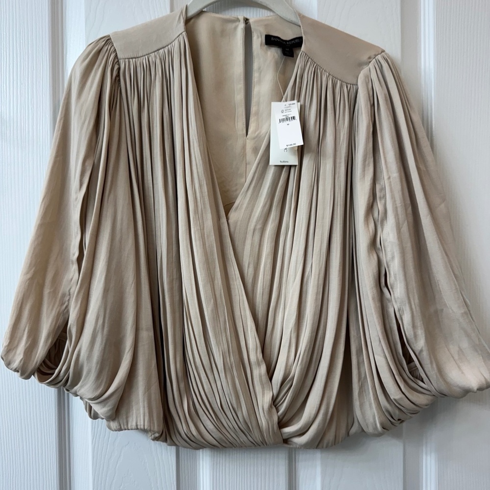 NWT BANANA REPUBLIC CROPPED WRAP PLEATED BLOUSE. Size small